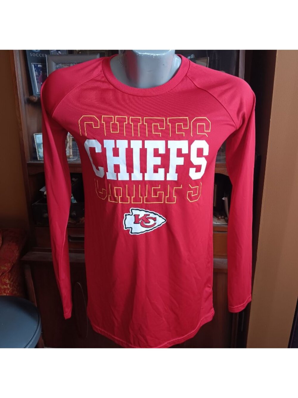 Small Kansas City Chiefs T-shirt Red Long Sleeve Shirt Mens Lightweight Athletic